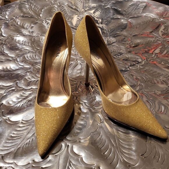 Guess heels with leather bottoms ,heels have some slight imperfections,size7&1/2 - Picture 2 of 9